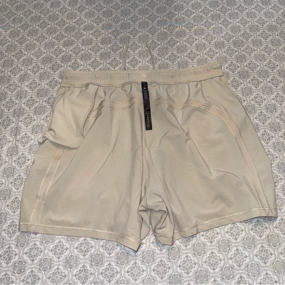 Lululemon Pace Breaker Linerless Short 5' Natural Ivory Size XL - Picture 11 of 15